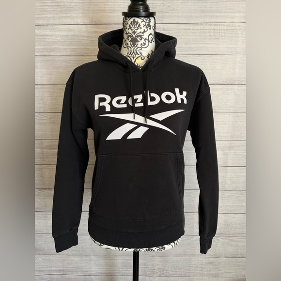 Reebok Tops - Reebok | Women’s Black Sweatshirt Classic Logo Athletic Wear